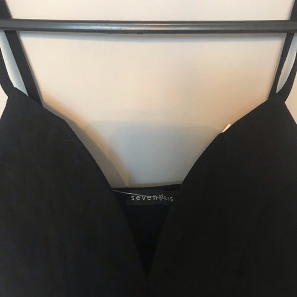 V Neck Wire Crop Top - Picture 3 of 3